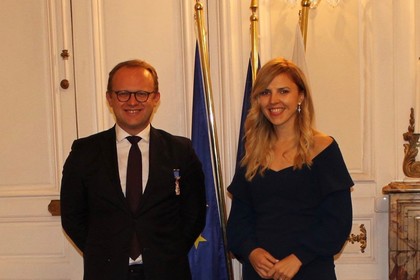 Deputy Minister Petrova awarded the MFA's badge of honor to an advisor to the President of the French Republic and met with the Chairman of the OECD in Paris